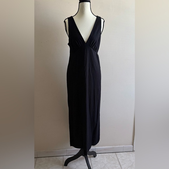 Old Navy black sleeveless v-neck tie-back smocked shift maxi dress size medium - Picture 3 of 8